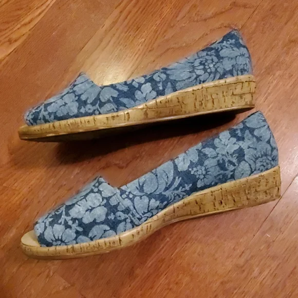 Michelle D Wedges Ellena 7 - Picture 2 of 3